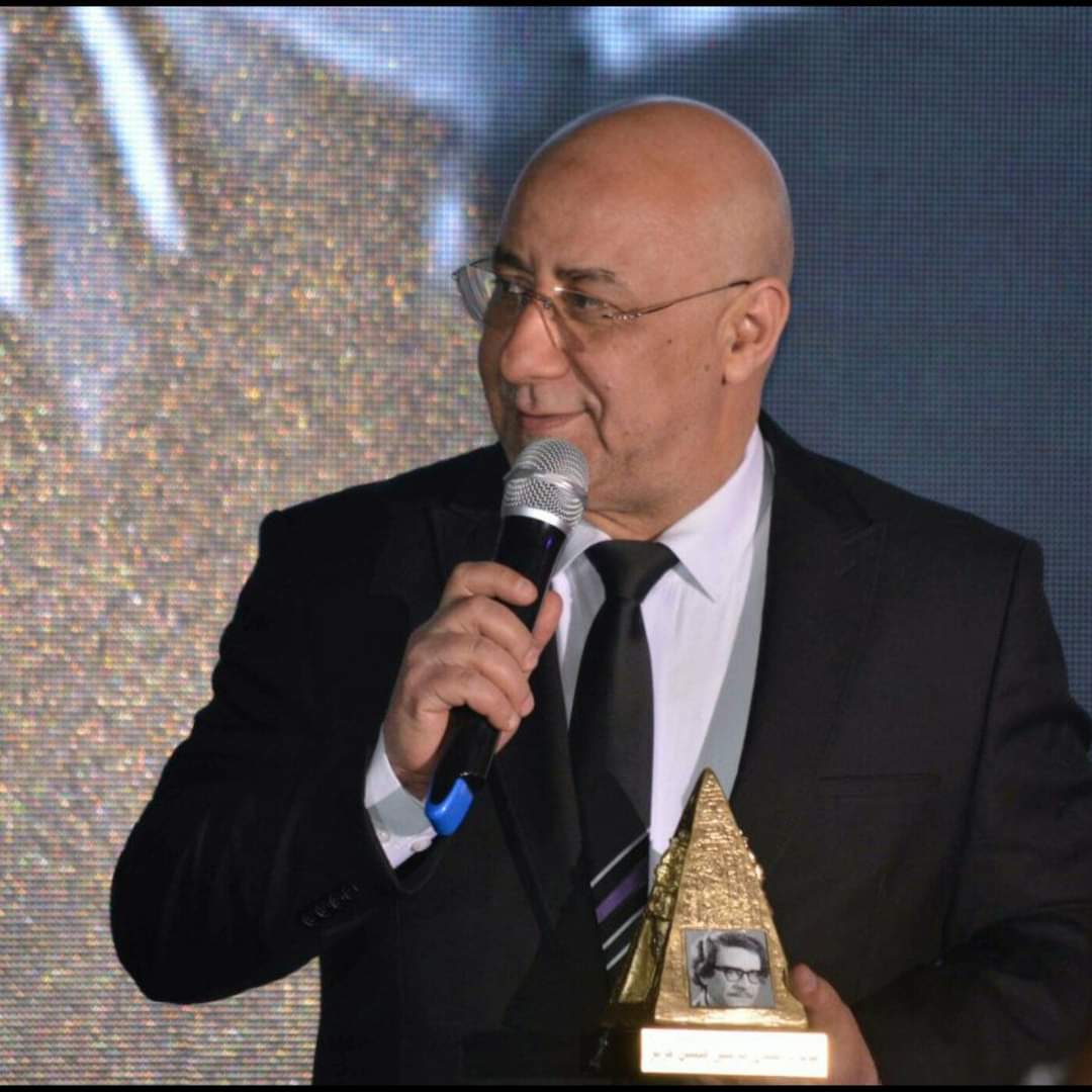 الشاعر بهاء الدين محمد يتراجع عن اعتزاله: لمست الحب والتقدير