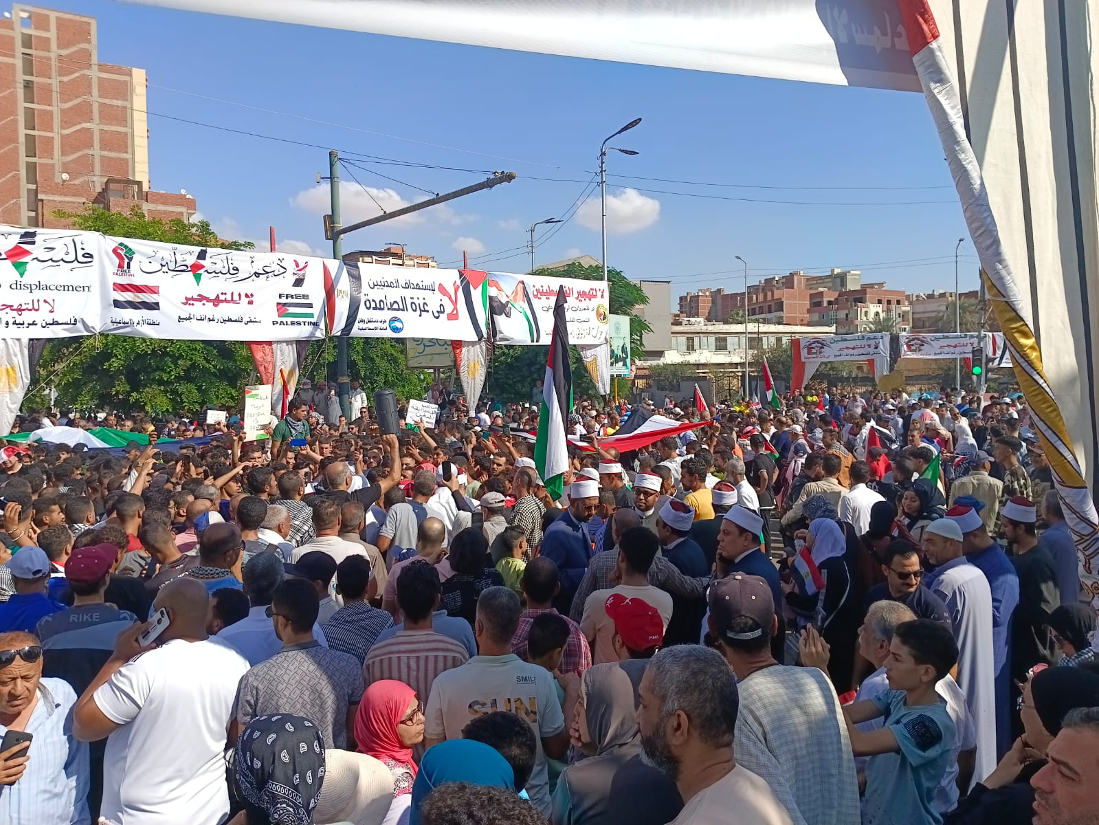 انتفاضة شعبية بالإسماعيلية تأييدا لقرارات رئيس الجمهورية و دعما للقضية الفلسطينية