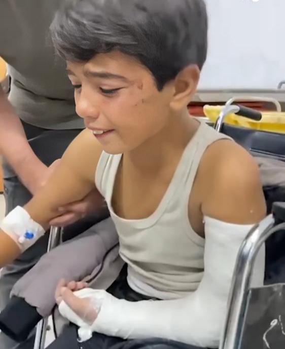 أطفال تحت القصف..الطفل كمال .. كنا نايمين وصحينا على صوت الضرب