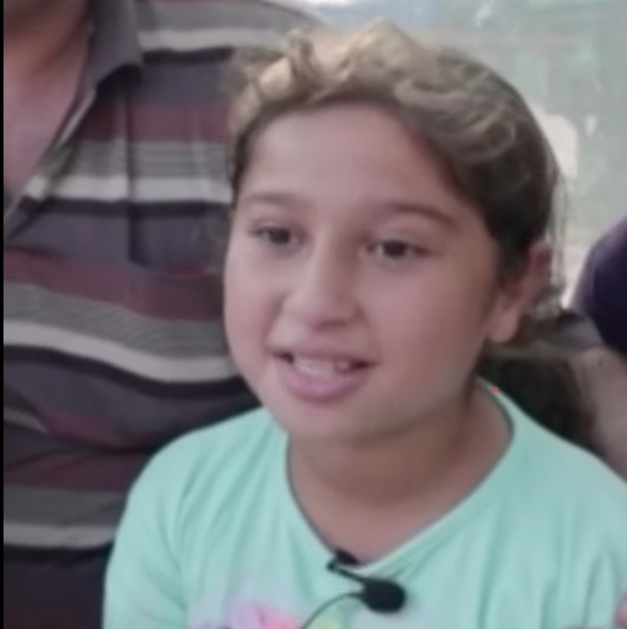 طفلة فلسطينية تستصرخ ضمير الإنسانية: "حياتنا رعب ولا أحد يحمينا"