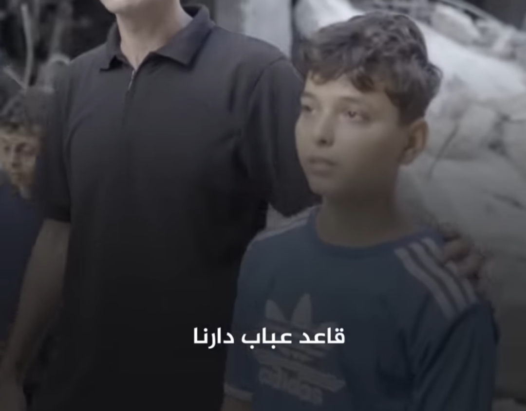 نفسي اشوفه ..طفل فلسطيني يبحث عن صديقه بين الأنقاض