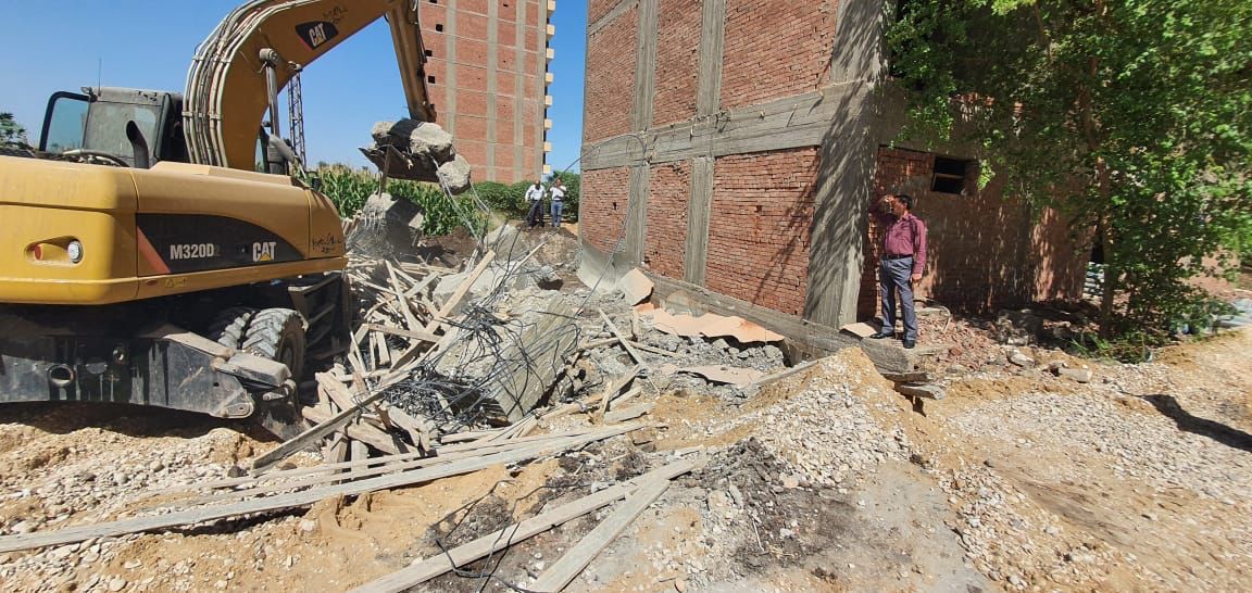 إزالة 27 حالة تعدٍ على أراضٍ زراعية وبناء مخالف بـ 7 مراكز بأسيوط