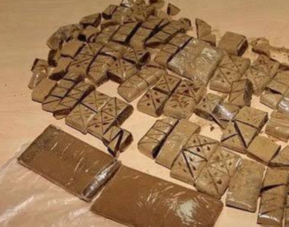 ضبط شاب بحوزتة 11قطعة حشيش