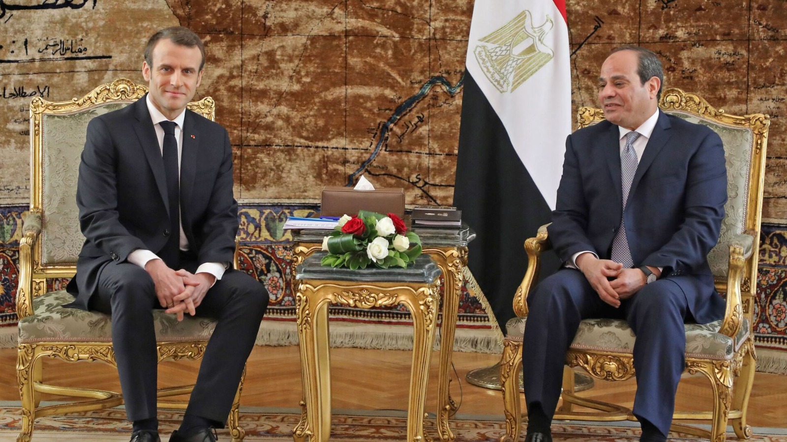وصول الرئيس الفرنسي إيمانويل ماكرون إلى القاهرة