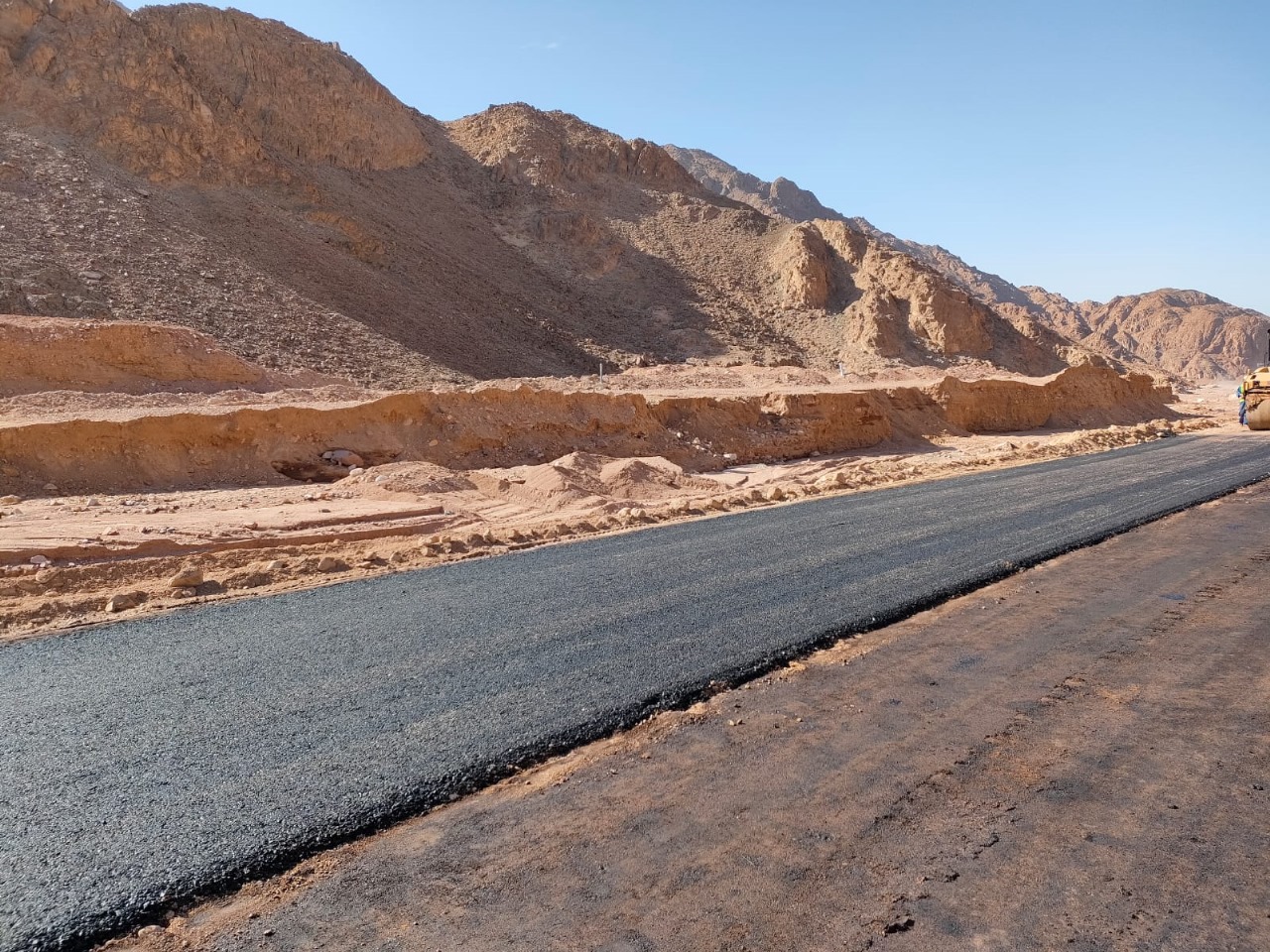 الطرق والكبارى تكشف أسباب غلق طريق «شرم الشيخ - دهب»