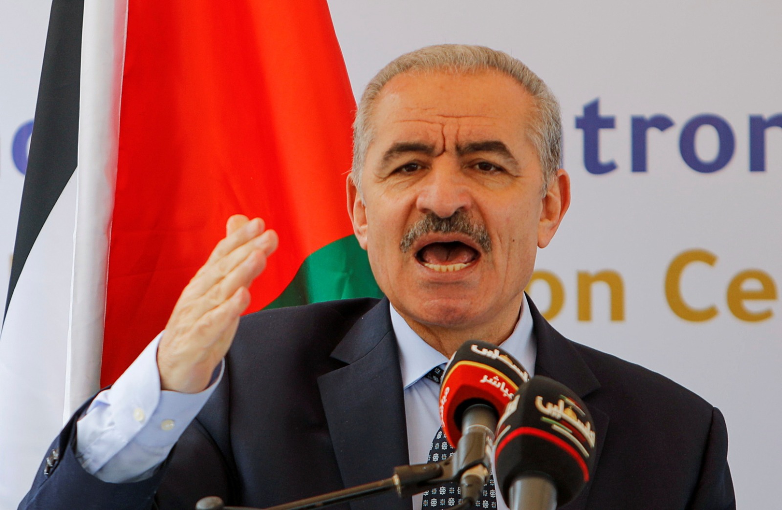 رئيس الوزراء الفلسطيني يطالب بوقف العدوان وتقديم المساعدات لغزة