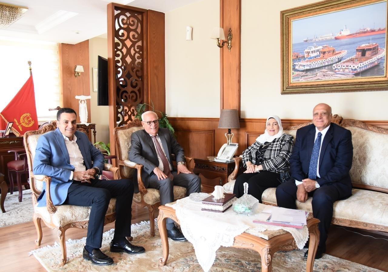 محافظ بورسعيد يستقبل رئيس "القابضة للسياحة والفنادق"