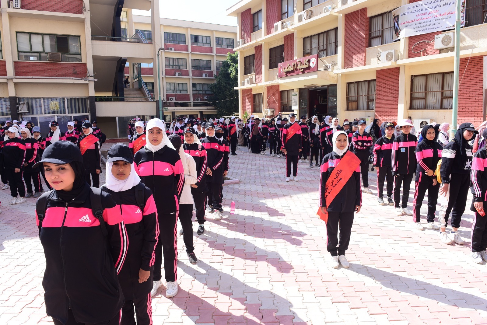 «على قلبنا زي العسل » .. لليوم الـ 3 استمرار تبرع طلاب جامعة سوهاج بالدم لصالح الأشقاء الفلسطينيين