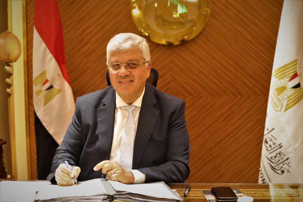 التعليم العالي تلاحق الكيانات الوهمية.. وتغلق كيانًا جديدا بالقاهرة