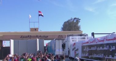 وصول 10 شاحنات مساعدات للجانب الفلسطيني من معبر رفح