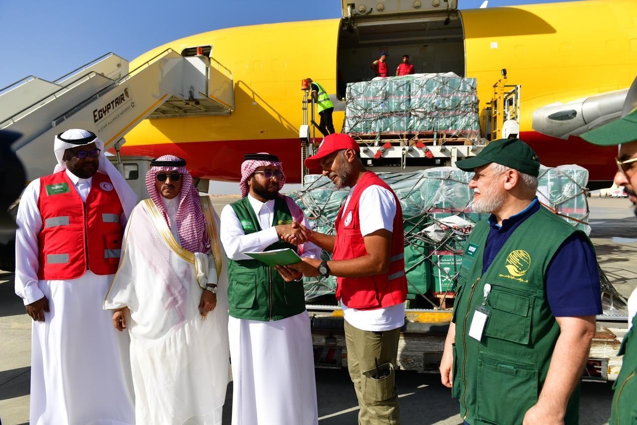 وصول أول طائرة مساعدات سعودية لمطار العريش