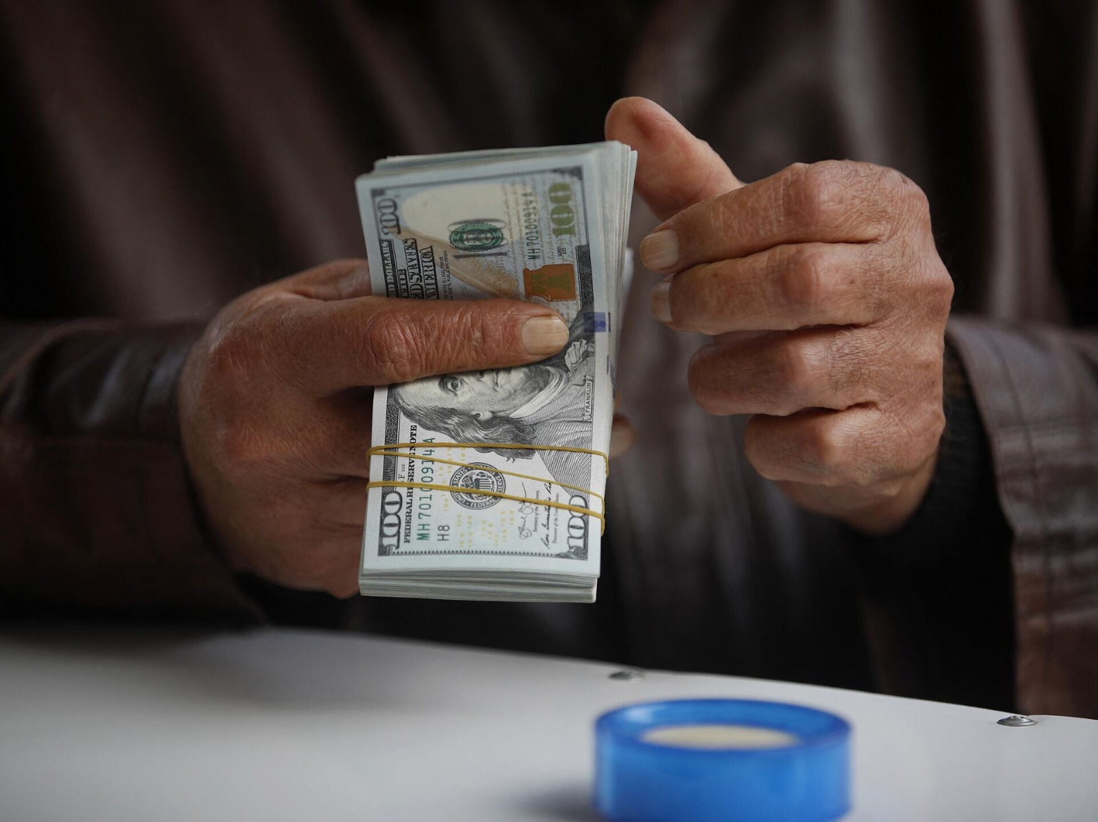 ثبات واستقرار.. أسعار الدولار اليوم