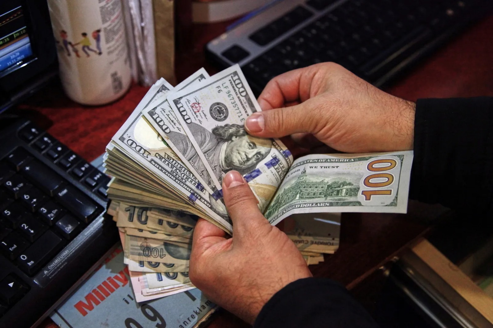 تعرف على سعر الدولار اليوم