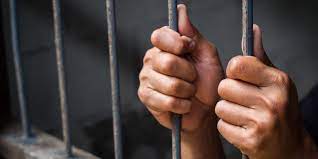 المشدد 10 سنوات لمتهم بتزوير العملات النقدية