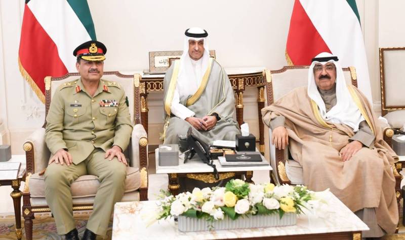 قائد الجيش الباكستاني يلتقي ولي العهد الكويتي