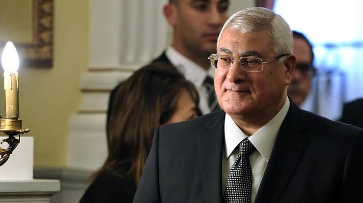 المستشار عدلي منصور يدلى بصوته في الانتخابات الرئاسية بمقر لجنته بأكتوبر