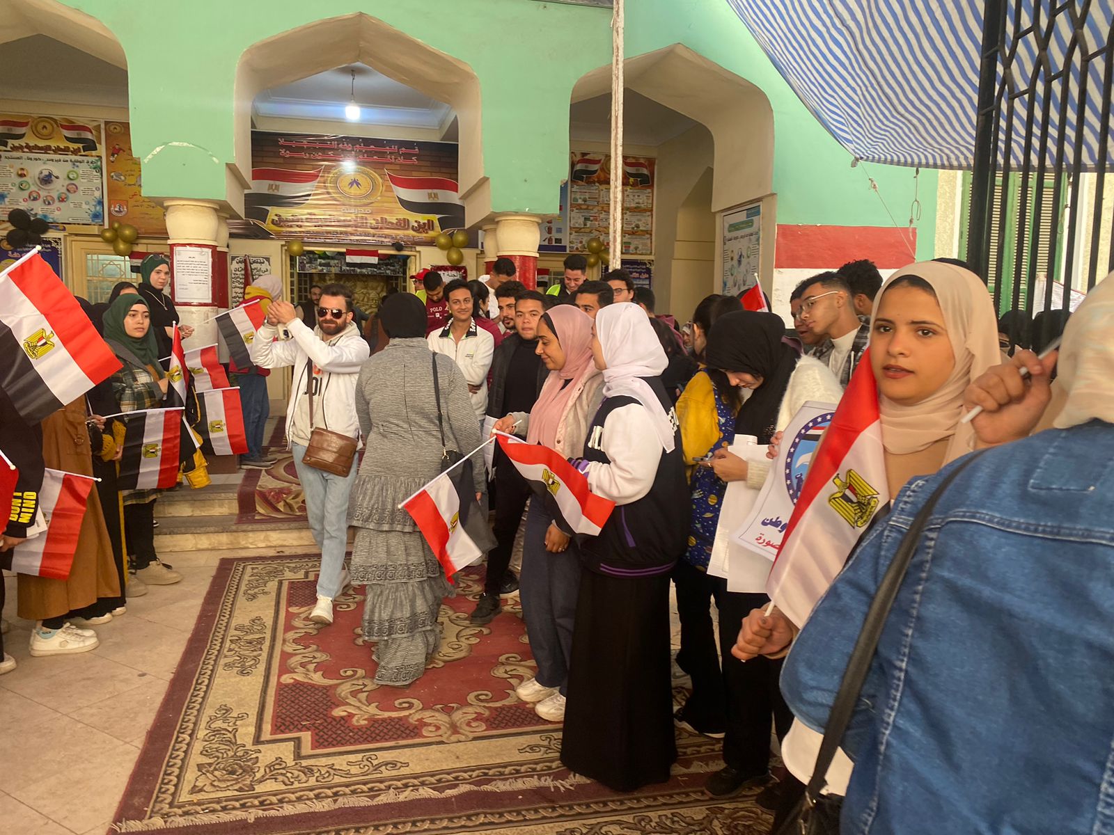 ممر شرفي أمام لجان الدقهلية