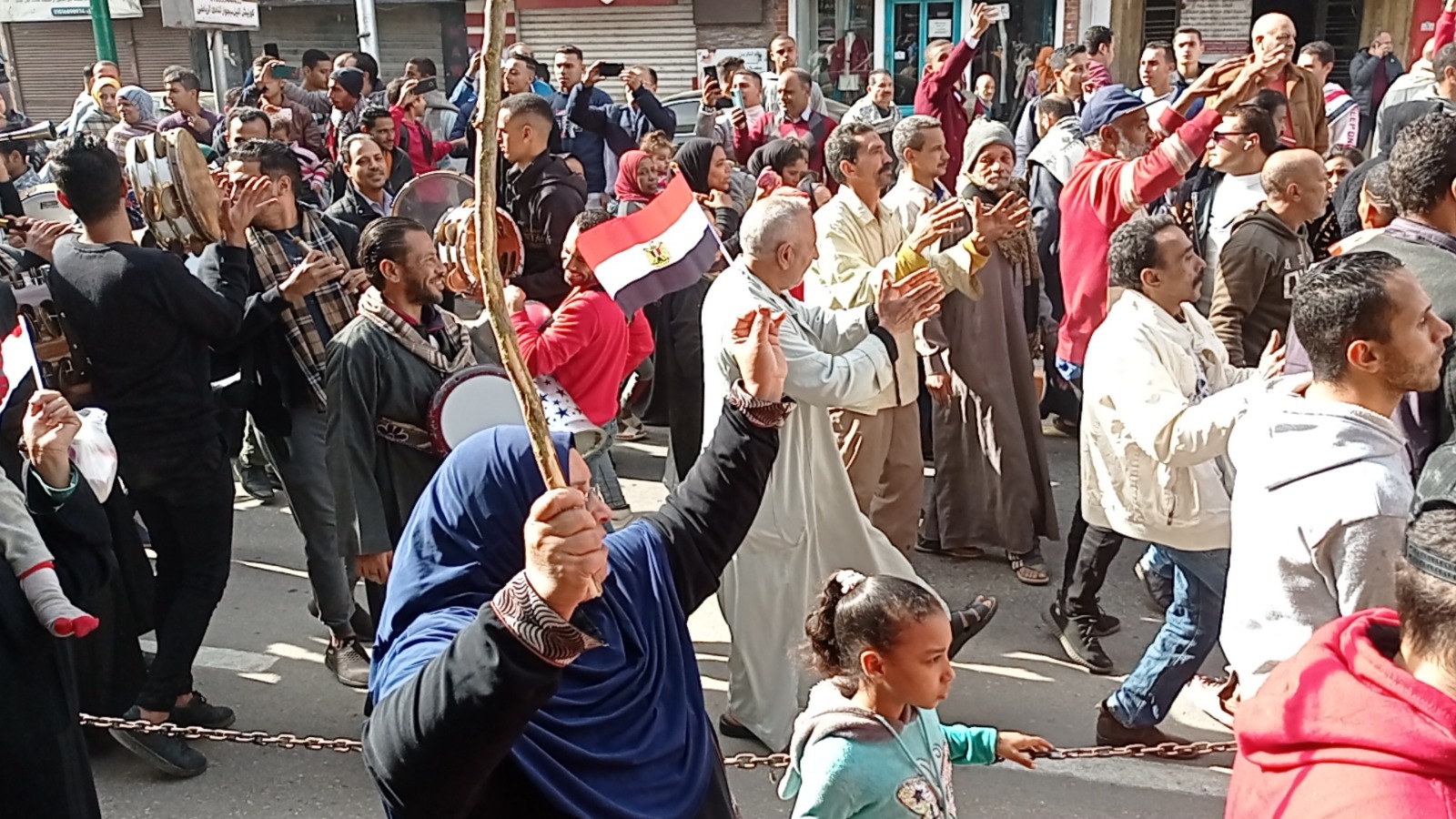 رقص على الطبل والمزمار البلدي.. توافد الناخبين على لجان انتخابات الرئاسة في المنيا