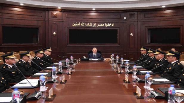 وزير الداخلية يجتمع بالقيادات الأمنية لتأمين الانتخابات