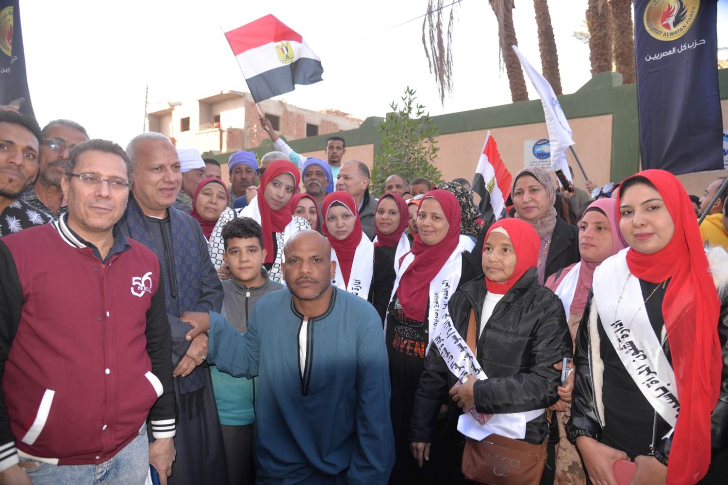 وسط احتفالات كرنفالية.. لليوم الثالث.. محافظ أسيوط يتفقد بعض لجان الانتخابات الرئاسية
