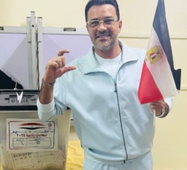 محمد رجب يدلي بصوته في الانتخابات الرئاسية الجارية