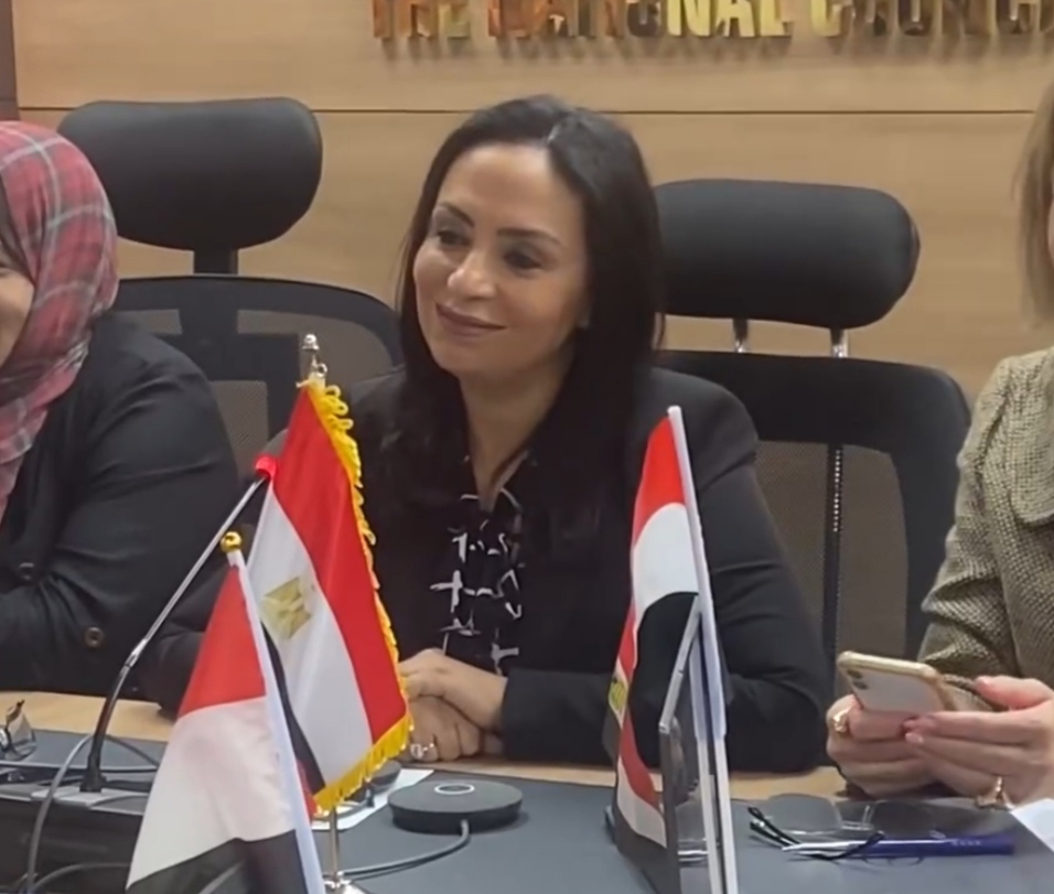مايا مرسي تتفقد غرفة العمليات المركزية في أخر أيام الانتخابات