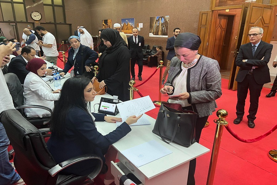 وزيرة البيئة تدلي بصوتها بالانتخابات الرئاسية 2024 في دبي