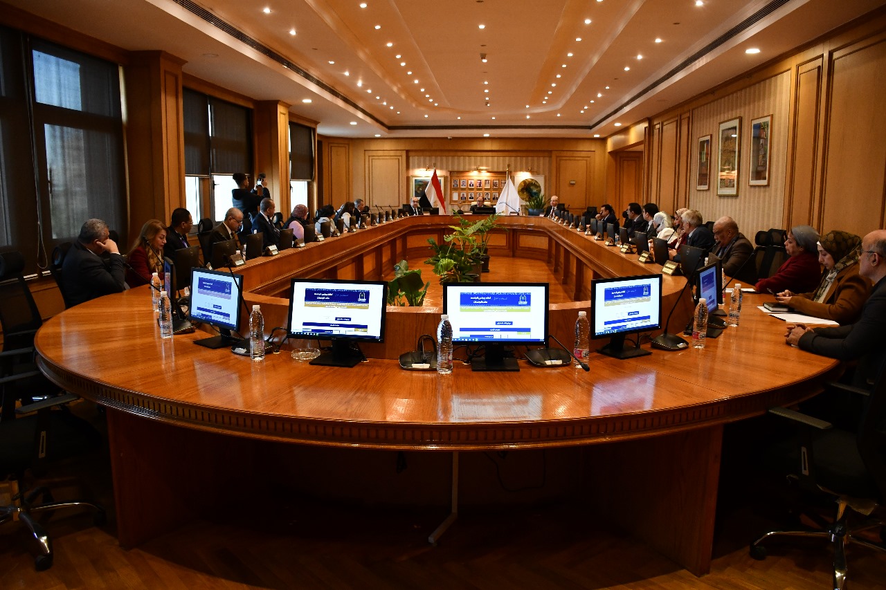 رئيس جامعة حلوان يحث منتسبي الجامعة على المشاركة الإيجابية فى الانتخابات الرئاسية