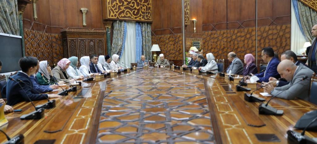 شيخ الأزهر يستقبل وفدًا أوزباكستانيًّا لمناقشة قضايا المرأة والأسرة في الإسلام
