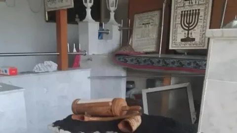 بعد واقعة المسجد.. يساريون إسرائيليون يرفعون الأذان في معبد يهودي