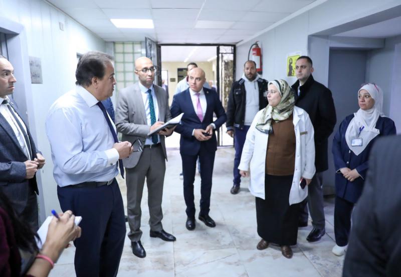 وزير الصحة يتابع الخدمات الطبية المقدمة للمواطنين بمستشفى مبرة المعادي