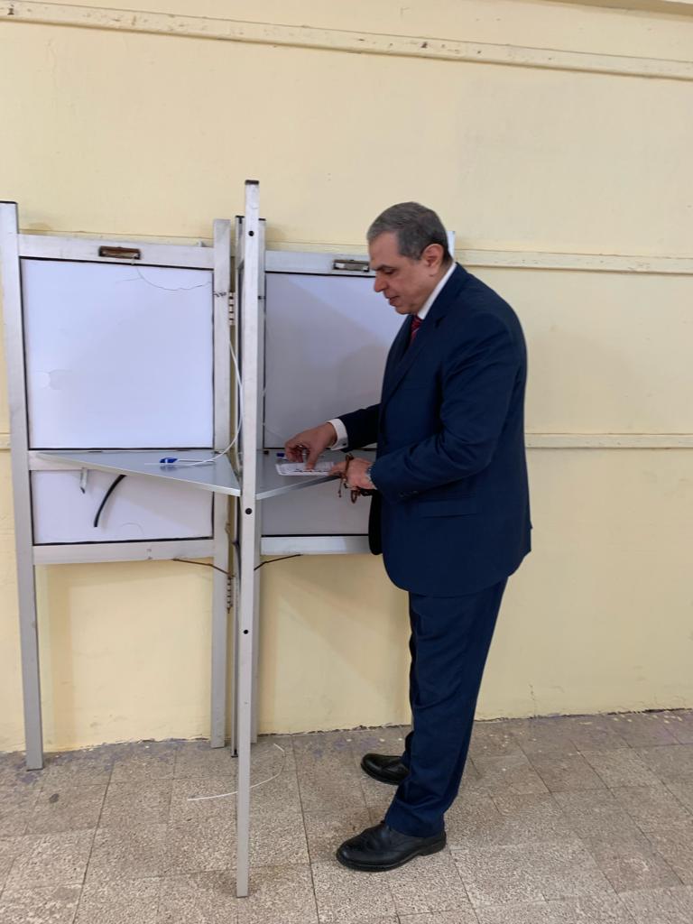 وزير القوي العاملة السابق يدلي بصوته في الانتخابات الرئاسية