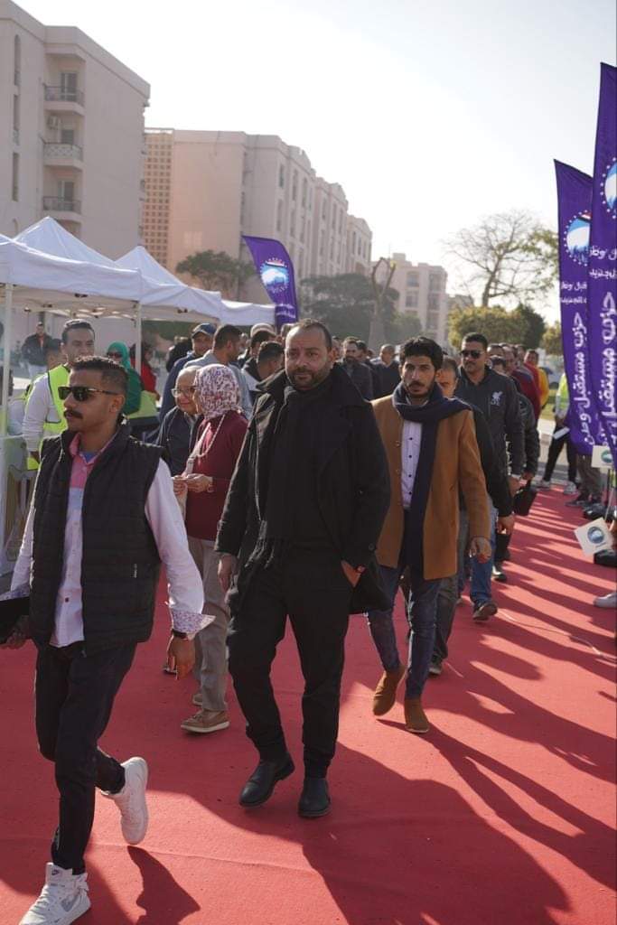 سُكان مدينتي يدلون بأصواتهم في الانتخابات