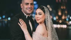 "بنا عيش وملح".. تصالح المطربة بوسي مع طليقها هشام ربيع