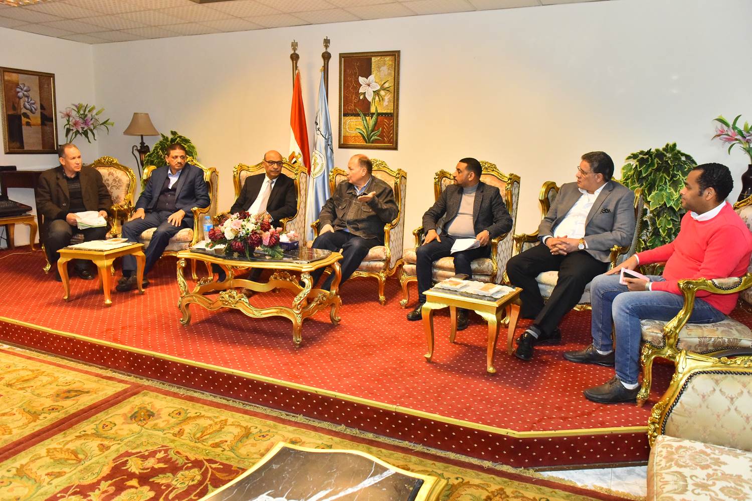 أسيوط: مناقشة موقف المشروعات التنموية مع النواب