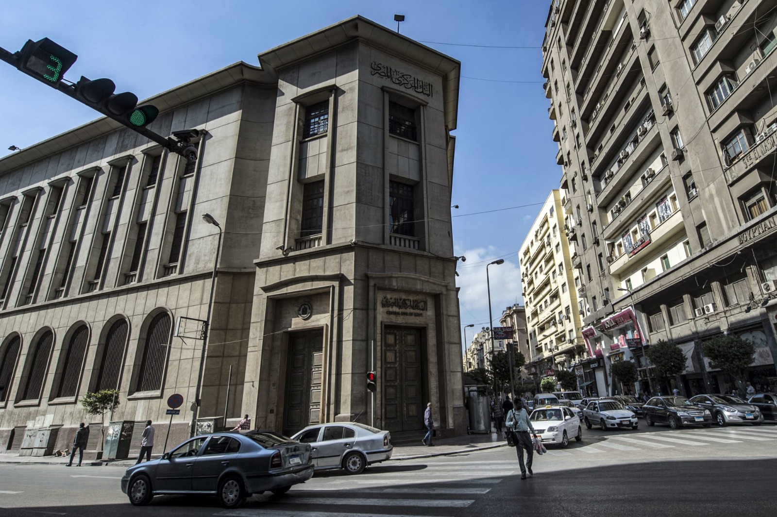 التخطيط: توحيد سعر الصرف سيحل أزمة تدبير العملة