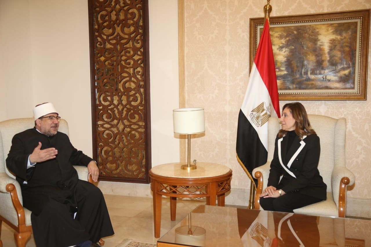 وزارتي الثقافة والأوقاف تحتفيان بإصدار ٢٠٠ عنوان من سلسلة "رؤية" بمعرض الكتاب