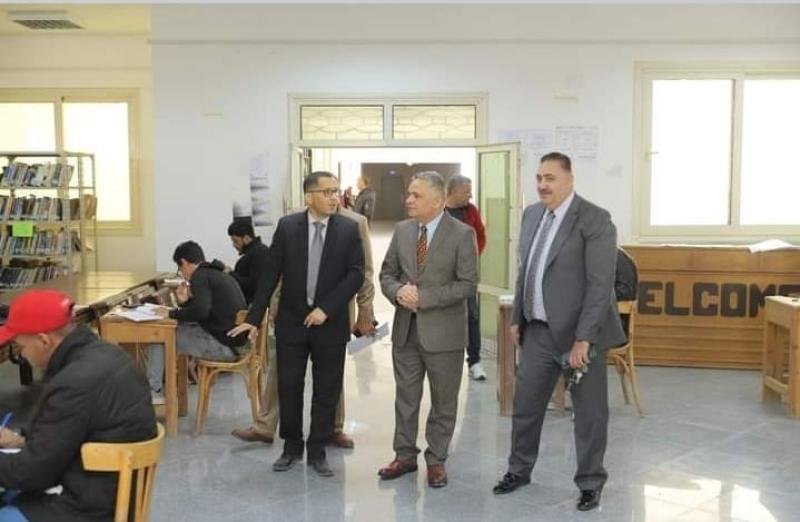 رئيس جامعة السويس يتفقد امتحانات الفصل الدراسي الأول بهندسة البترول والتعدين
