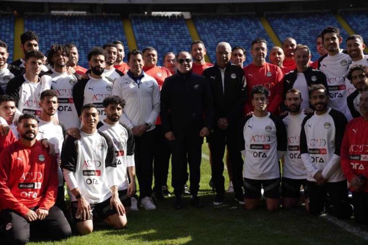 «السيسي» يطمئن لاعبي المنتخب الوطني على البنية الرياضية في مصر