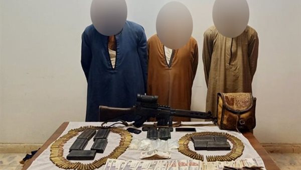 القبض على 3 عناصر إجرامية لارتكاب جرائم سرقات بالإكراه بالمنيا والبحر الأحمر