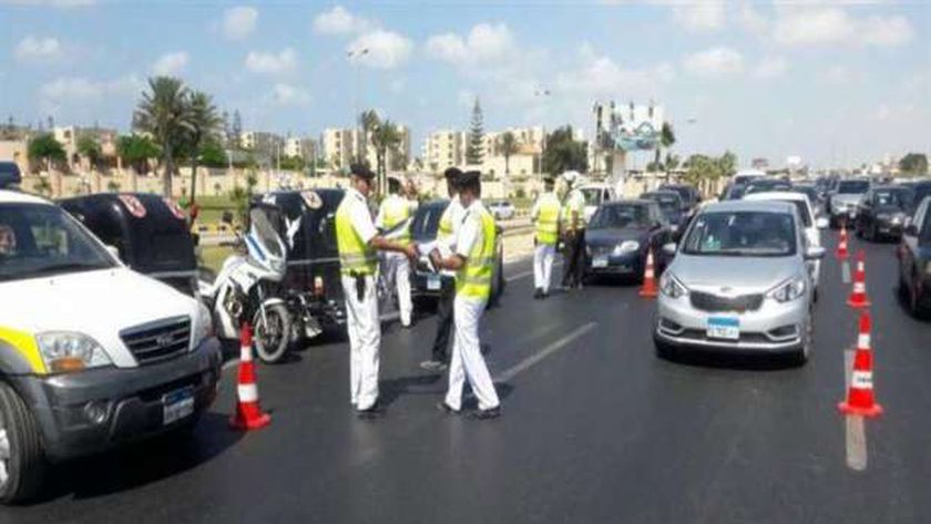 كثافات مرورية بالقاهرة والجيزة وسط انتشار امني