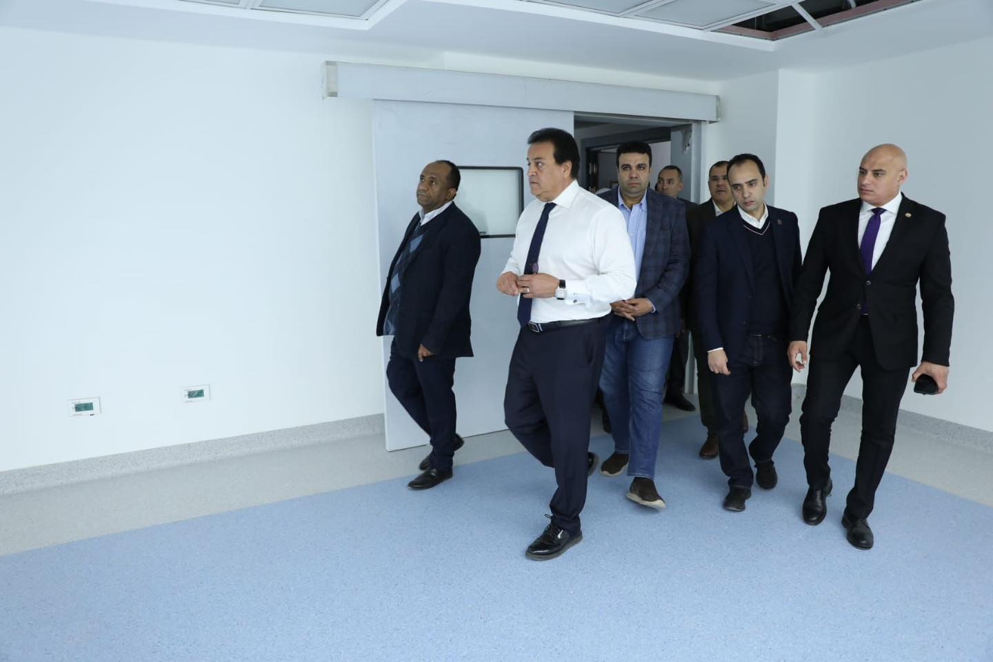 وزير الصحة يوجه بسرعة تشغيل مستشفى السويس العام بكامل طاقته