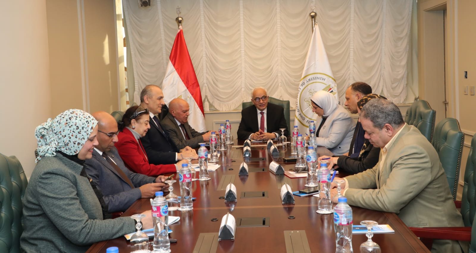 بالتعاون مع الوكالة الأمريكية للتنمية الدولية..وزير التعليم يعقد اجتماعا تحضيريا لإطلاق وثيقة معايير المعلم