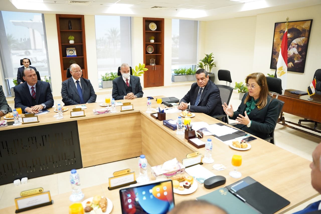 وزيرا التخطيط والتنمية المحلية يوقعان القرار المشترك الخاص ببرامج التنمية