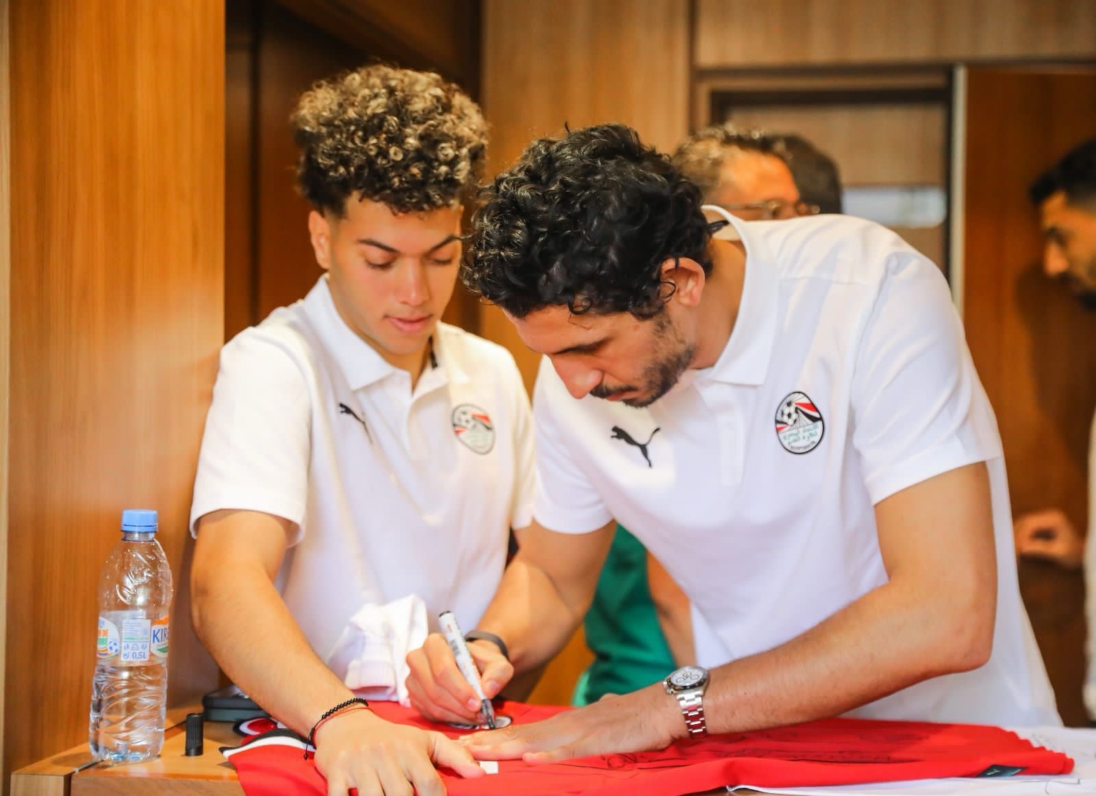 اجتماع تعريفي مع الكاف.. وعرض قمصان منتخب مصر