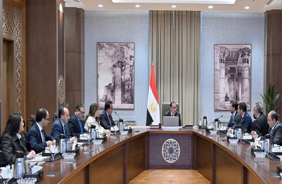 رئيس الوزراء يبحث مع مسئولي مجموعة "أثينا الطبية" سُبل التعاون في القطاع الصحي