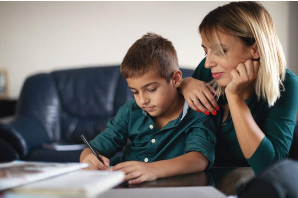 إزاي تساعدي طفلك على التخلص من توتر ليلة الإمتحان