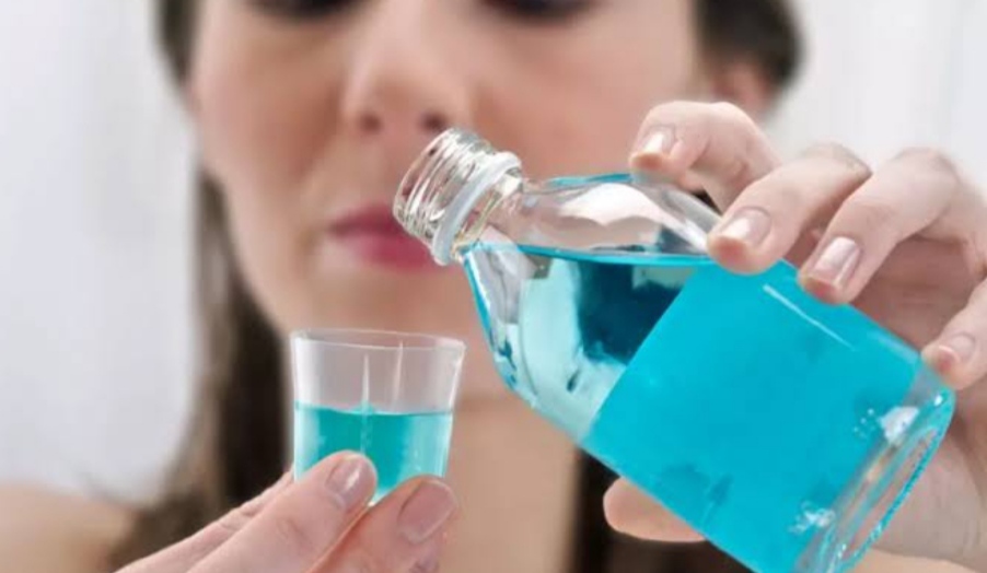 بعد ارتفاع أسعاره.. زيت طبيعي بديل لغسول الفم