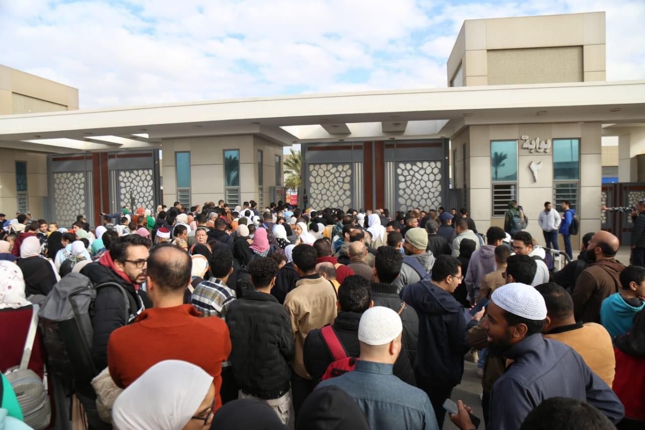 أقبال كبير على معرض القاهرة الدولي للكتاب 55 وعدد الزوار يتجاوز 200 ألف