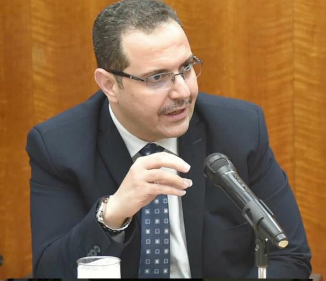 المشرف على مكتب وزير الإسكان يهنئ البابا بالعيد